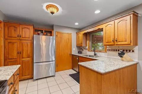 Kitchen - 1320 E Oregon, Adrian, MI 49221 photo 3 of 8