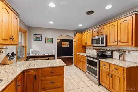 Kitchen - 1320 E Oregon, Adrian, MI 49221 photo 7 of 8
