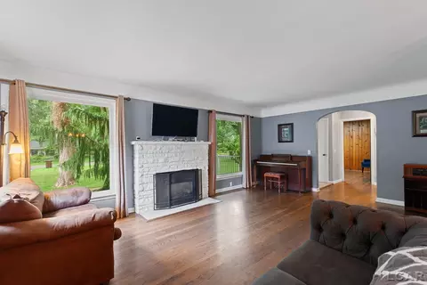 Living - 1320 E Oregon, Adrian, MI 49221 photo 1 of 3