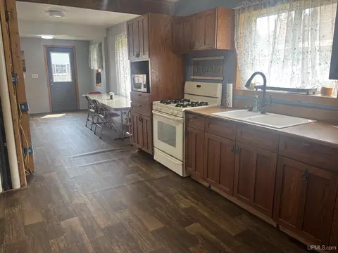 Kitchen - 809 E Pierce, Wakefield, MI 49968 photo 1 of 3