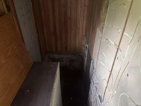 Entry Way - 809 E Pierce, Wakefield, MI 49968 photo 4 of 9