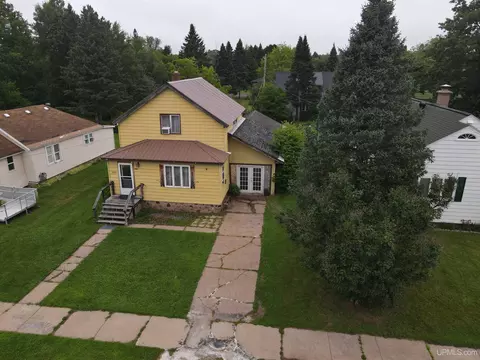 Other - 809 E Pierce, Wakefield, MI 49968 photo 2 of 11