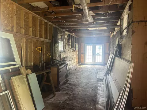 Entry Way - 809 E Pierce, Wakefield, MI 49968 photo 9 of 9