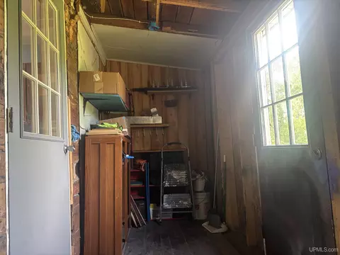Entry Way - 809 E Pierce, Wakefield, MI 49968 photo 6 of 9