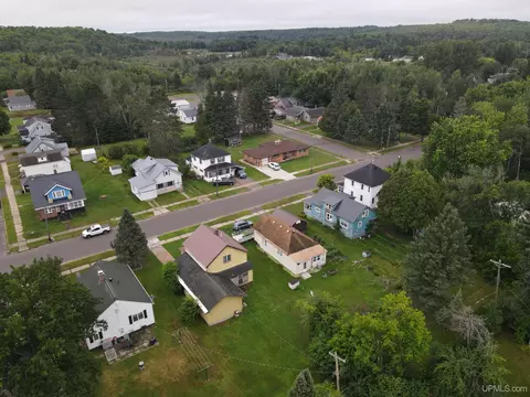 View/Area - 809 E Pierce, Wakefield, MI 49968 photo 1 of 7