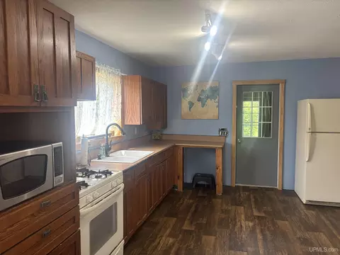 Kitchen - 809 E Pierce, Wakefield, MI 49968 photo 2 of 3