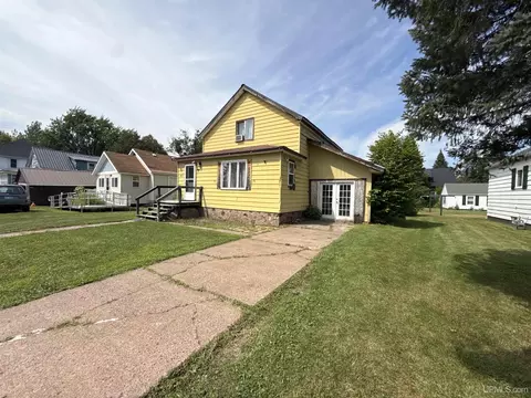 Exterior - 809 E Pierce, Wakefield, MI 49968 photo 3 of 9