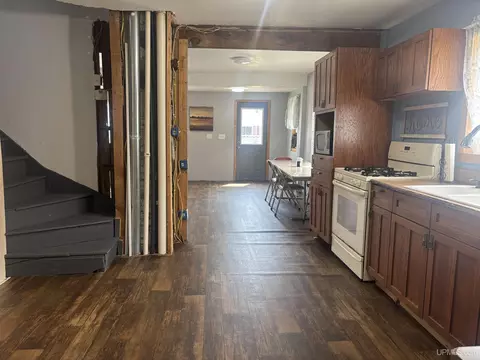 Entry Way - 809 E Pierce, Wakefield, MI 49968 photo 1 of 9