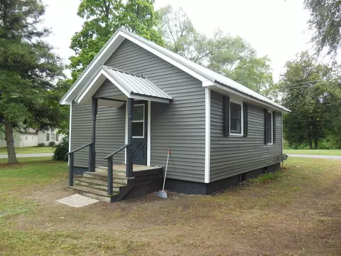 400 N N Riv, Gladwin, MI 48624