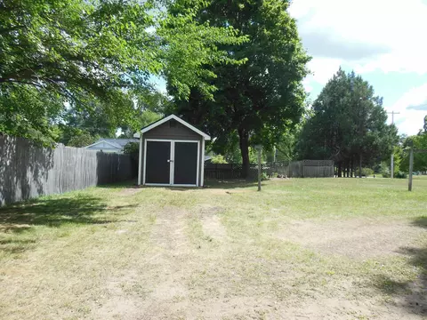 Exterior - 400 N N Riv, Gladwin, MI 48624 photo 4 of 4