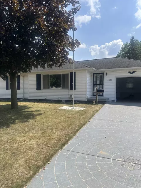 1606 Borton, Essexville, MI 48732