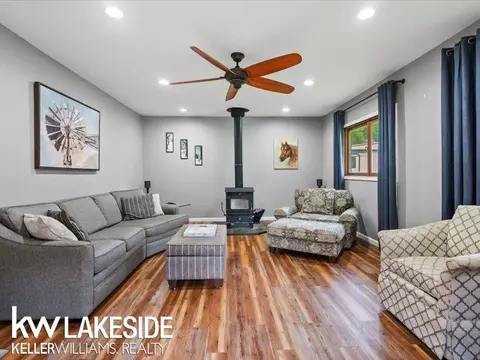 Living - 17550 Bordman, Armada, MI 48005 photo 6 of 7