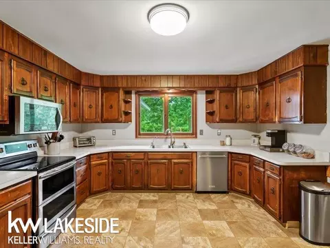 Kitchen - 17550 Bordman, Armada, MI 48005 photo 2 of 4