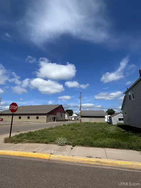 401 Cleveland, Ishpeming, MI 49849 photo 4