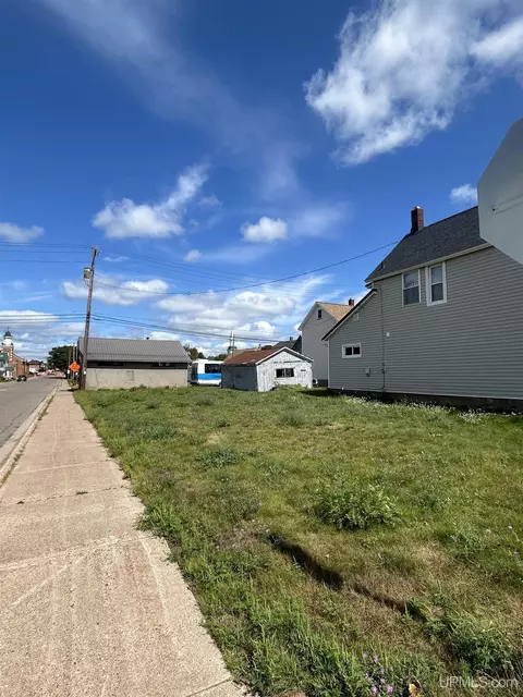 401 Cleveland, Ishpeming, MI 49849 photo 2