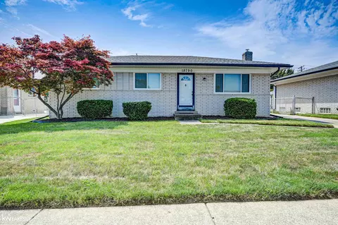 18790 Rosegarden, Roseville, MI 48066