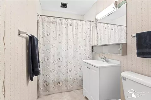 Bath - 7924 Pelham, Taylor, MI 48180 photo 1 of 1
