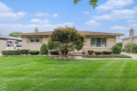 29832 Autumn, Warren, MI 48088