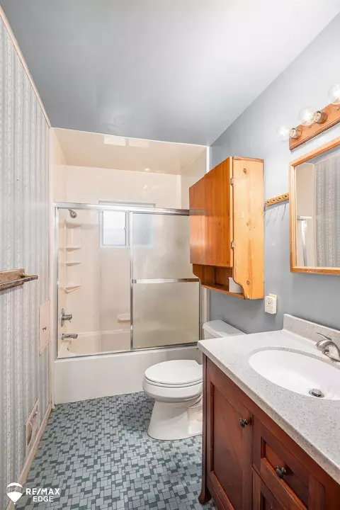 Bath - 419 Fitzner, Davison, MI 48423 photo 1 of 1