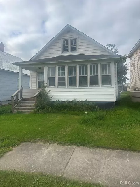 225 Lennox, Caspian, MI 49915