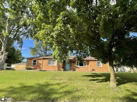 804 Saginaw, Vassar, MI 48768