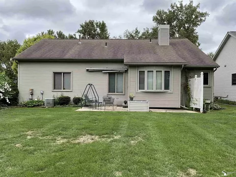 1704 W Fredericks, Monroe, MI 48162 photo 2