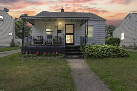 19130 Kenosha, Harper Woods, MI 48225