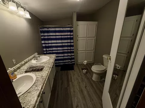 Bath - 8140 Baxter, Davison, MI 48423 photo 1 of 3