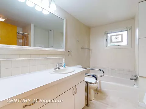 4295 W Maple, Flint, MI 48507 photo 26