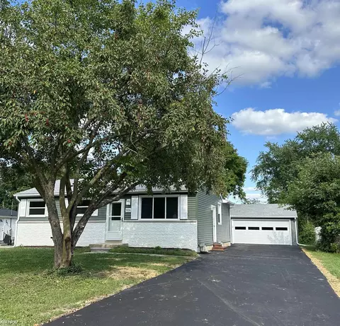 916 Moore, Davison, MI 48423