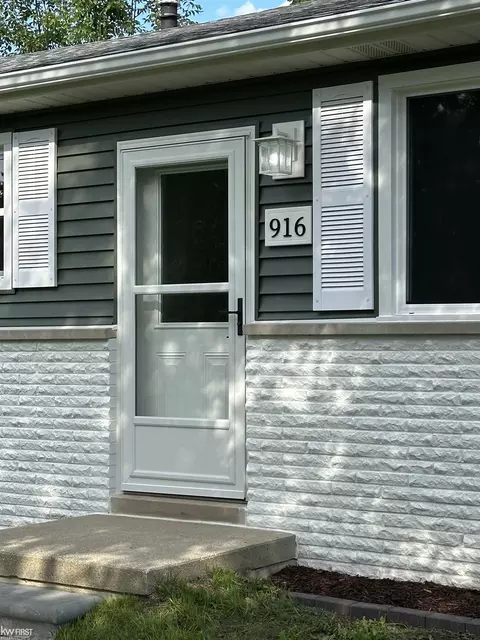 916 Moore, Davison, MI 48423 photo 3