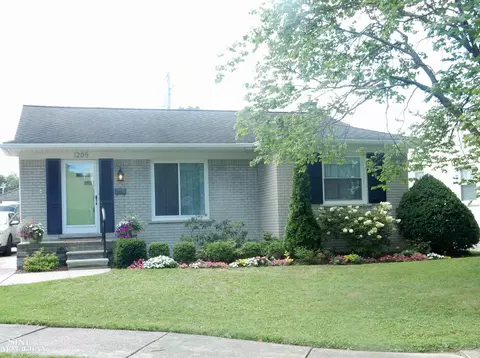 1205 Aline, Grosse Pointe Woods, MI 48236