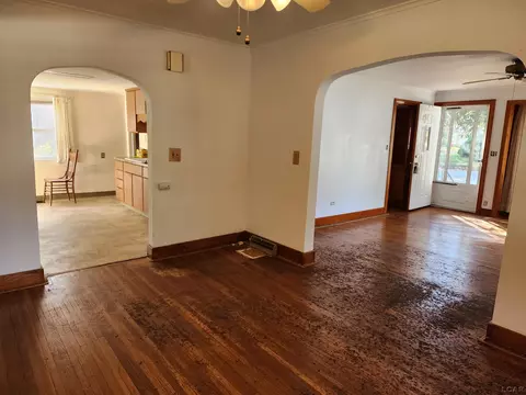 Living - 338 Greenly, Adrian, MI 49221 photo 5 of 7