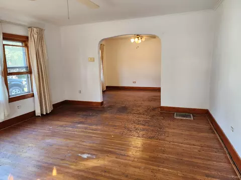 Living - 338 Greenly, Adrian, MI 49221 photo 3 of 7