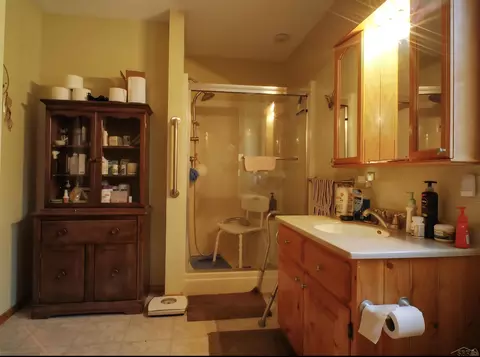 Bath - 8073 Nichols, Flushing, MI 48433 photo 4 of 4