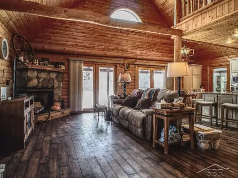 Living - 8073 Nichols, Flushing, MI 48433 photo 1 of 1