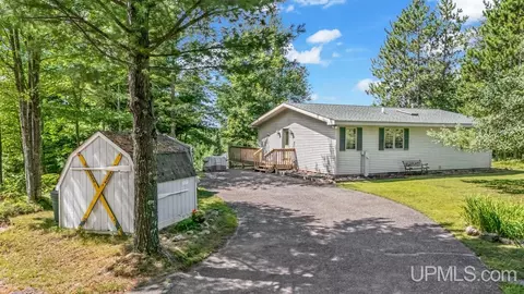 2015 N Cosgrove Lk, Florence, WI 54121
