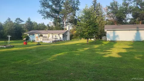 n9321 Deer Lake Road, Crivitz, WI 54114