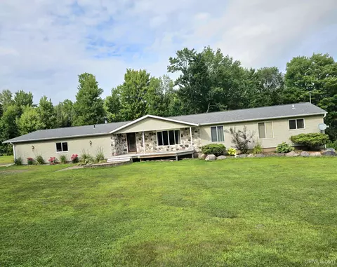 8386 W State Hwy M69, Iron Mountain, MI 49801