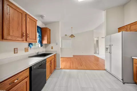 Kitchen - 21767 Brookside N, Macomb, MI 48044 photo 2 of 2