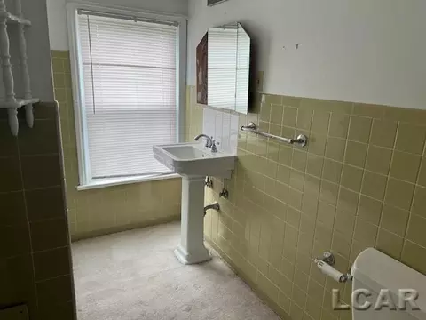 1010 W W Vly, Adrian, MI 49221 photo 17