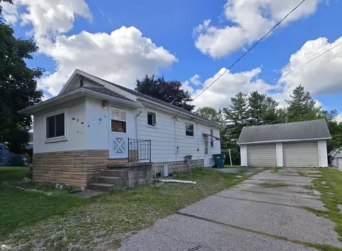 901 N Oak, Durand, MI 48429