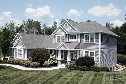 2682 E Iron Woods, Midland, MI 48642