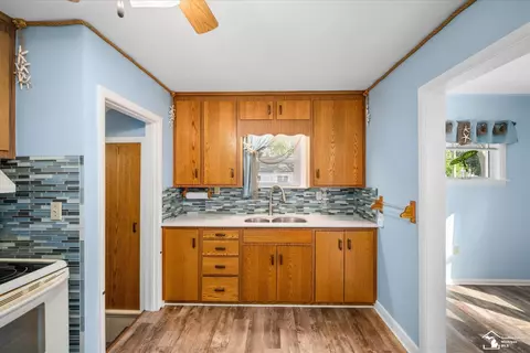 Kitchen - 5400 Vineyard, Monroe, MI 48161 photo 2 of 2