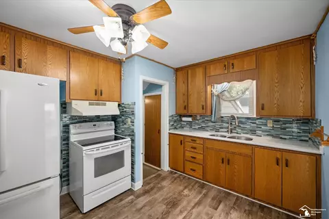 Kitchen - 5400 Vineyard, Monroe, MI 48161 photo 1 of 2