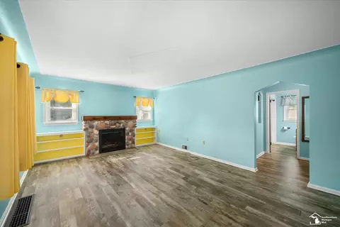 Living - 5400 Vineyard, Monroe, MI 48161 photo 3 of 3