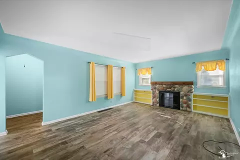 Living - 5400 Vineyard, Monroe, MI 48161 photo 2 of 3