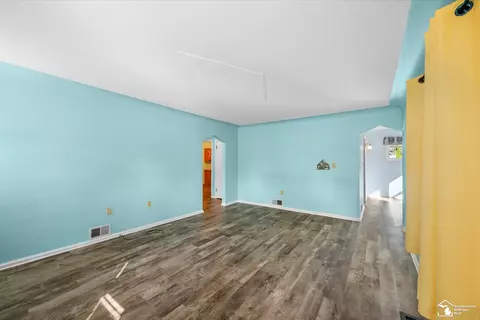 Living - 5400 Vineyard, Monroe, MI 48161 photo 1 of 3