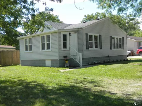 934 E 9th, Monroe, MI 48161