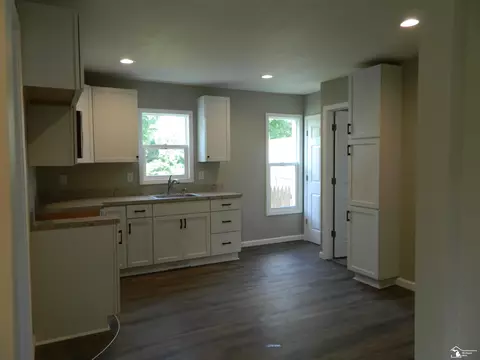 934 E 9th, Monroe, MI 48161 photo 4